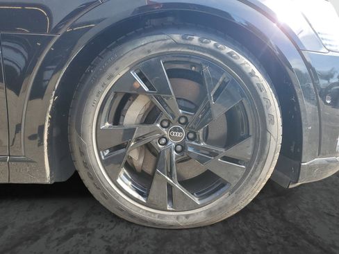 Used 2022 Audi e-tron Premium w/ Convenience Plus Package image 5