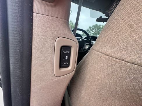 Used 2016 Honda Odyssey SE image 19