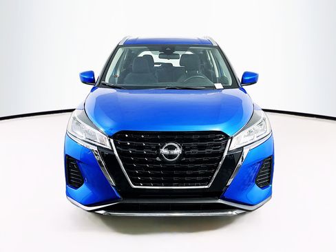 Used 2024 Nissan Kicks SV image 2