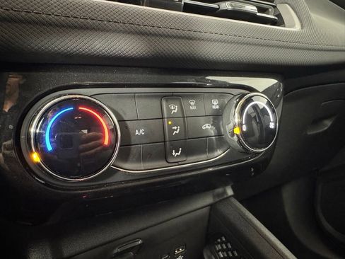 Used 2025 Chevrolet TrailBlazer LT AWD/4WD image 23
