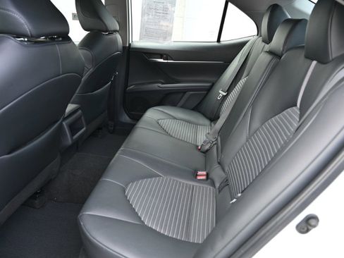 Used 2024 Toyota Camry SE w/ Convenience Package image 16