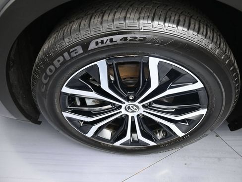 Certified 2023 Toyota Crown AWD/4WD image 14