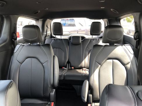 New 2026 Chrysler Pacifica Select image 13