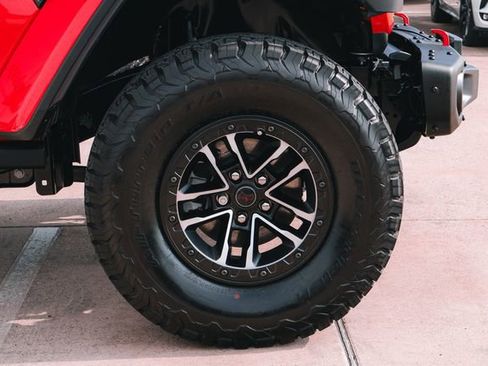 Used 2025 Jeep Wrangler Unlimited Rubicon image 26