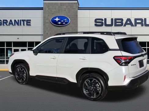 Used 2025 Subaru Forester Limited AWD/4WD image 10