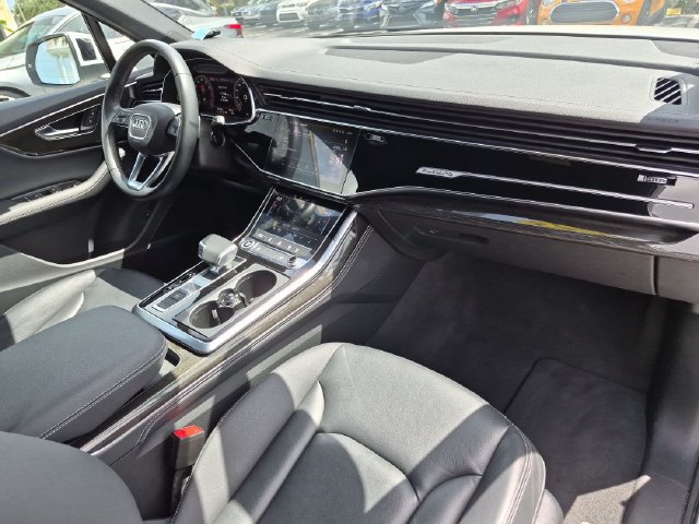 Used 2025 Audi Q7 3.0T Premium Plus AWD/4WD image 28