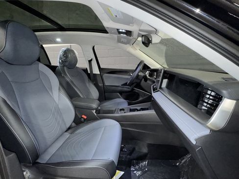 New 2026 Volkswagen Tiguan SE AWD/4WD image 5