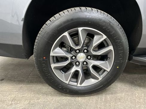 Certified 2021 Chevrolet Suburban LT w/ LT Signature Package image 33