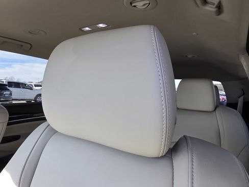 Used 2021 Buick Enclave Essence image 22