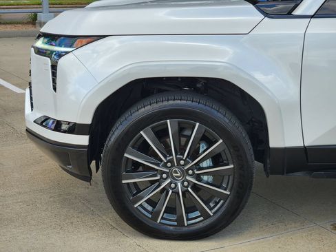 Certified 2025 Lexus GX 550 w/ Accessory Package (2T) AWD/4WD image 8
