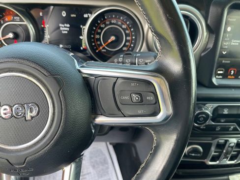 Used 2018 Jeep Wrangler Unlimited Sahara AWD/4WD image 18