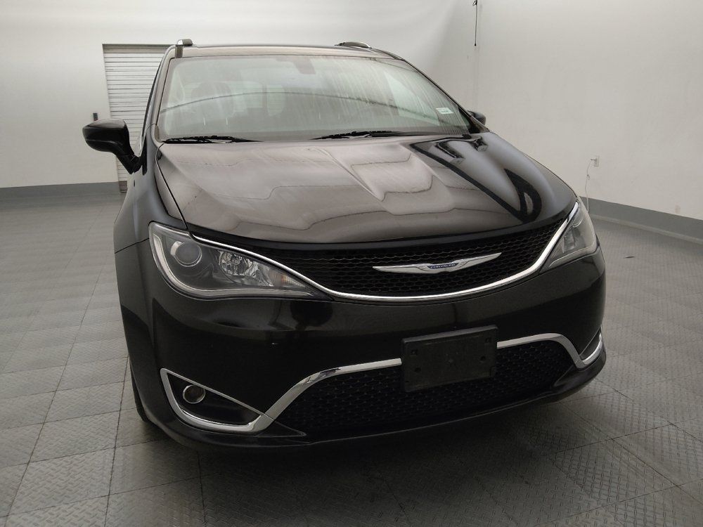 Used 2017 Chrysler Pacifica Touring-L Plus FWD image 14