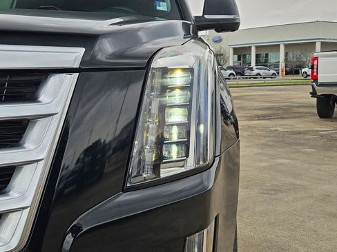 Used 2016 Cadillac Escalade 2WD image 10