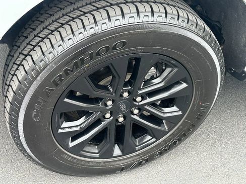 Used 2024 Ford F150 Lariat image 29