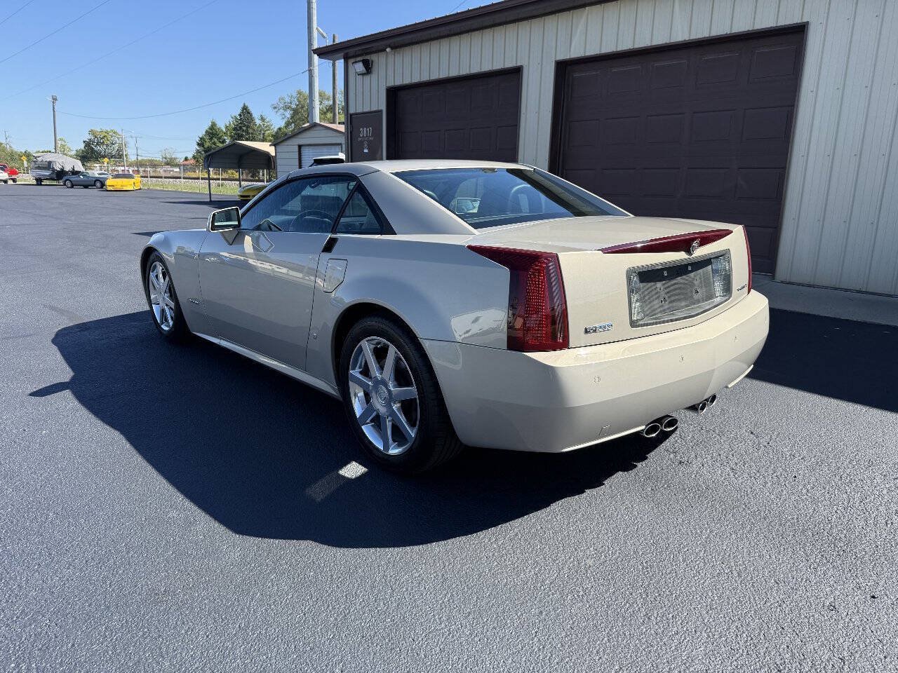 Used 2006 Cadillac XLR RWD image 91
