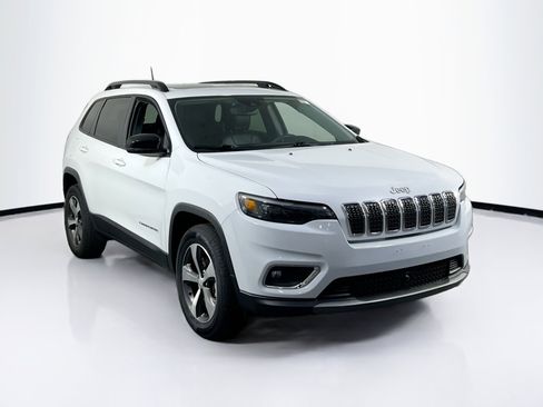 Used 2022 Jeep Cherokee Limited image 3