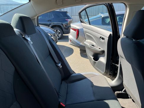 Used 2025 Nissan Versa SV image 36