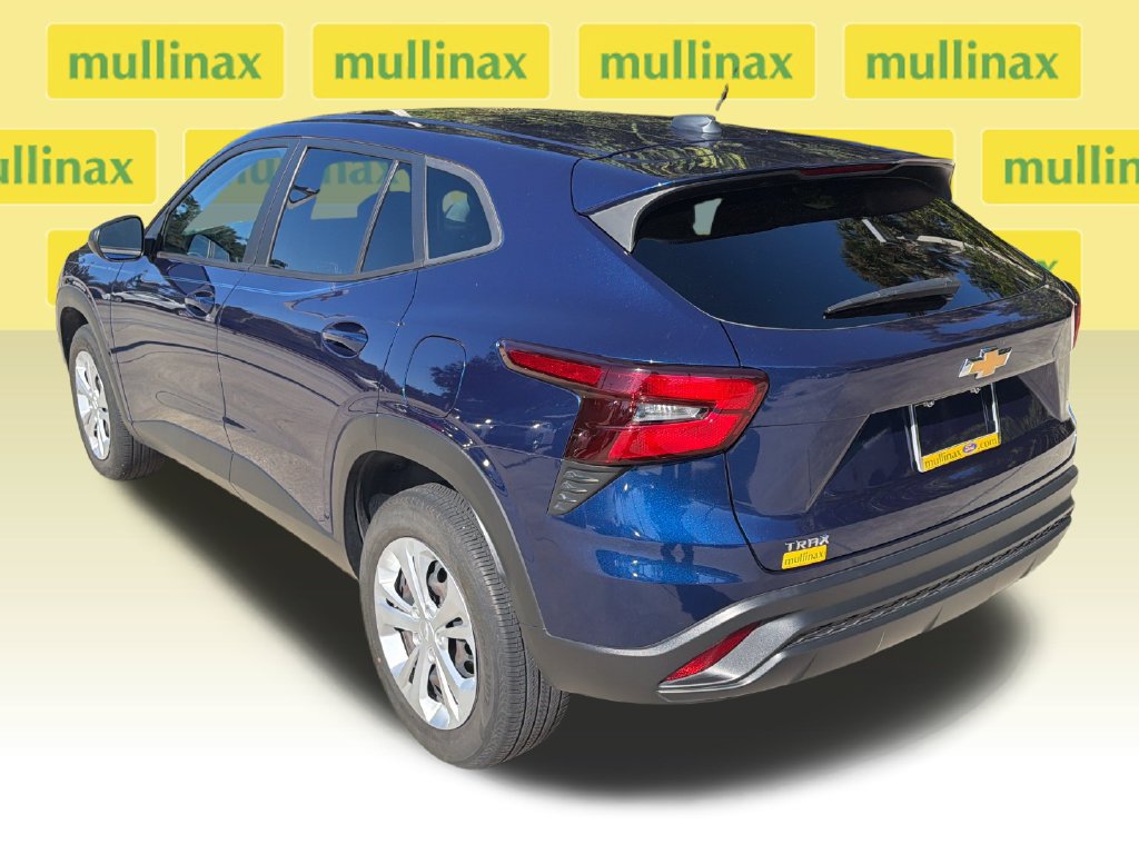 Used 2024 Chevrolet Trax LS FWD image 9