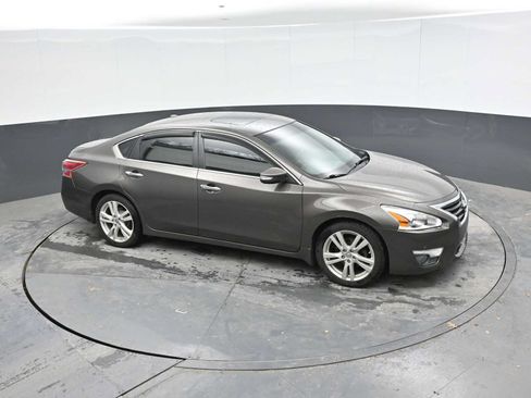 Used 2013 Nissan Altima 3.5 SV w/ Navigation Pkg FWD image 19