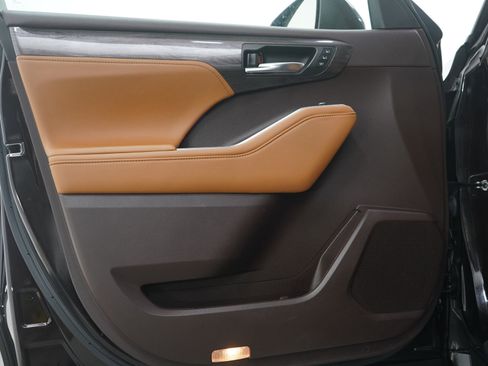 Used 2022 Toyota Highlander Platinum image 23