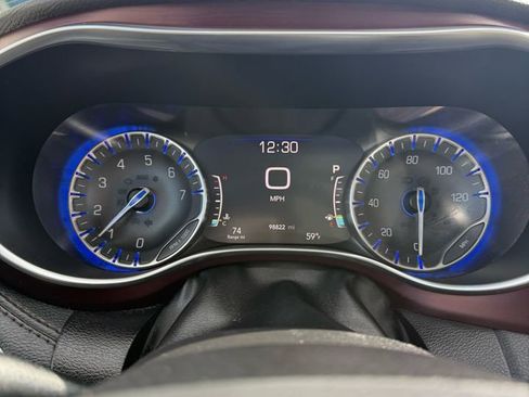 Used 2020 Chrysler Pacifica Limited image 8