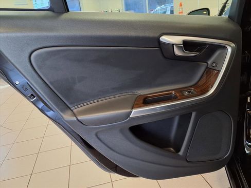 Used 2016 Volvo S60 T5 Premier w/ Climate Package image 18