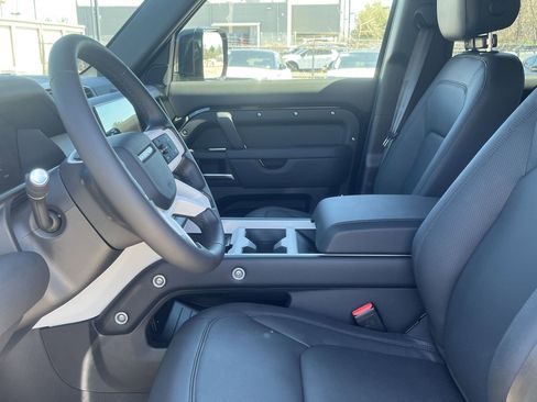Used 2025 Land Rover Defender 110 X-Dynamic SE image 21