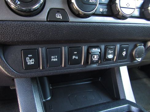 Used 2019 Toyota Tacoma TRD Off-Road AWD/4WD image 22