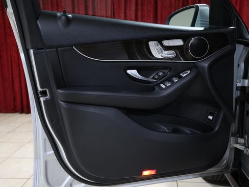 Used 2016 Mercedes-Benz GLC 300 image 11