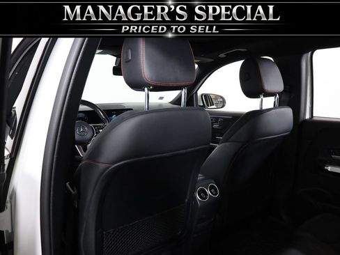 Used 2022 Mercedes-Benz GLB 250 4MATIC image 34