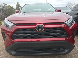 Used 2022 Toyota RAV4 XLE FWD video 2