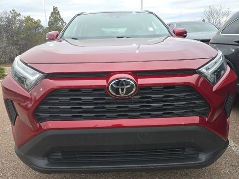 Used 2022 Toyota RAV4 XLE FWD image 2