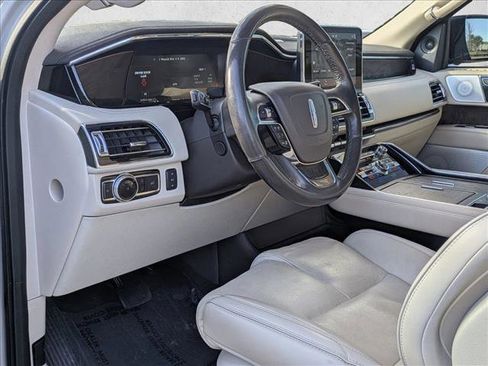 Used 2019 Lincoln Navigator Reserve image 9