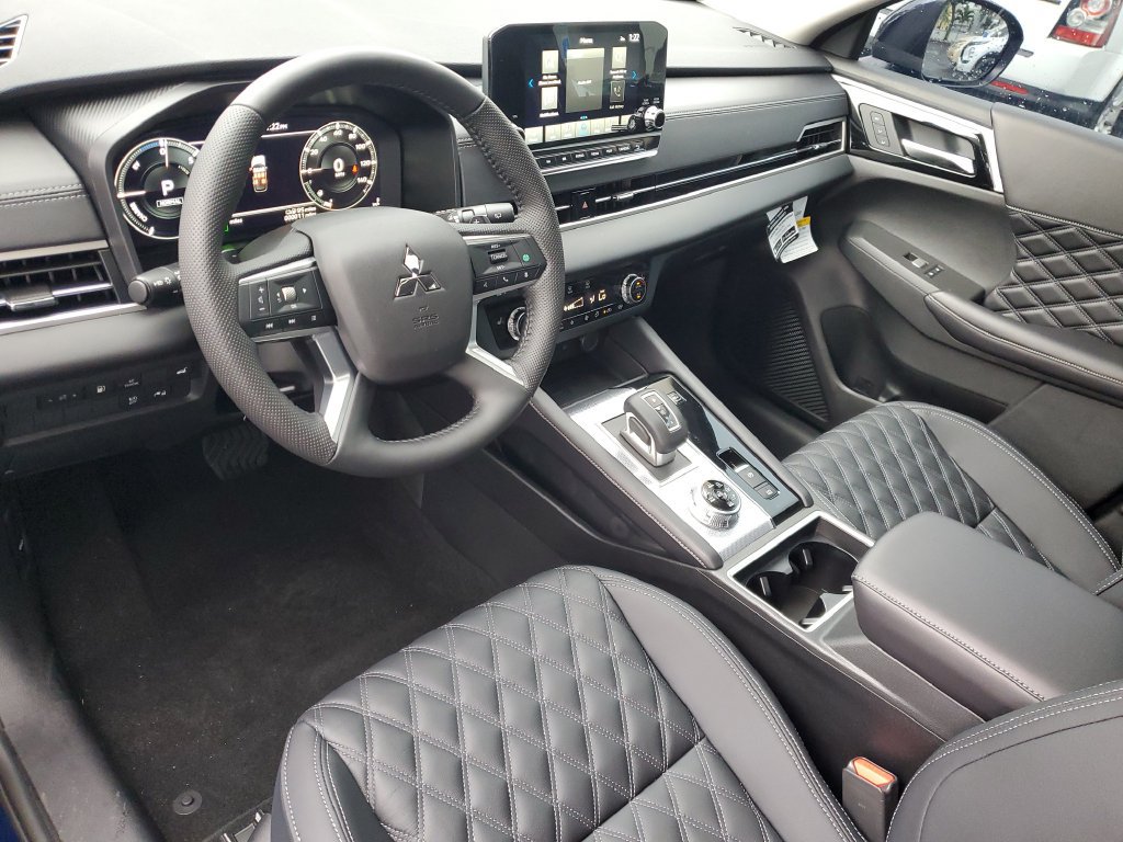 Used 2025 Mitsubishi Outlander SEL AWD/4WD image 13