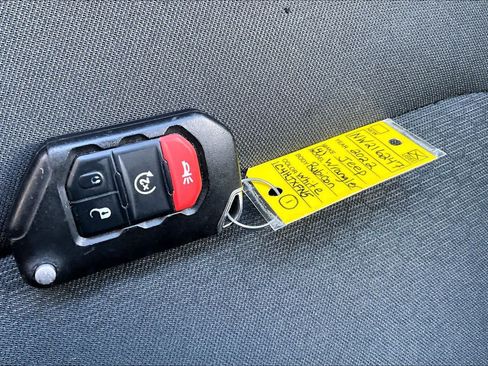 Used 2022 Jeep Wrangler Unlimited Rubicon w/ Cold Weather Group AWD/4WD image 14
