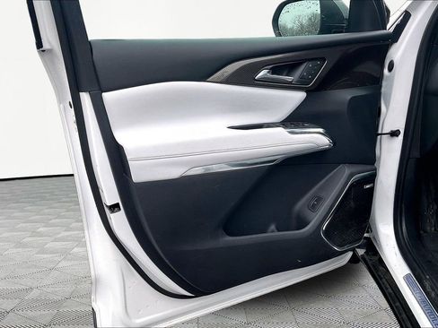 Used 2024 Chevrolet Traverse RS image 22