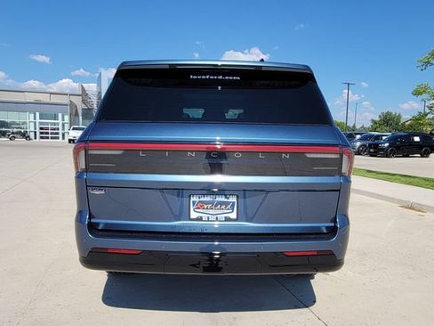 New 2027 Lincoln Navigator Reserve w/ Jet Appearance Package AWD/4WD image 11