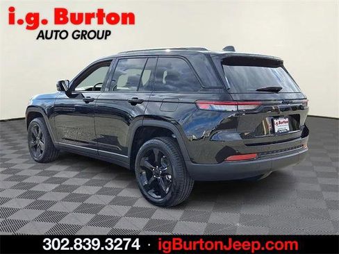 Certified 2025 Jeep Grand Cherokee Limited w/ Black Appearance Package image 4