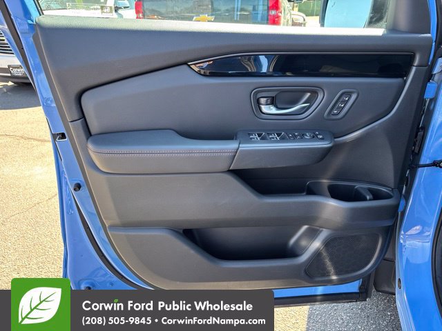 Used 2025 Honda Pilot TrailSport image 14