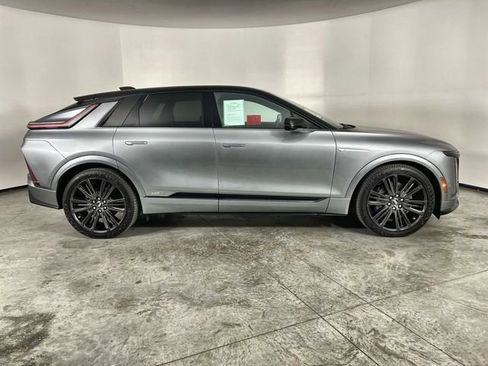 Used 2026 Cadillac Lyriq V image 9