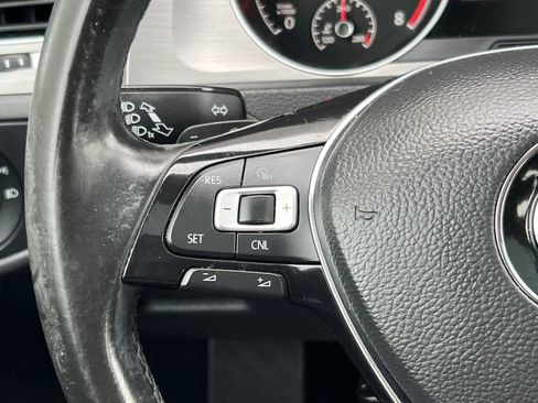 Used 2017 Volkswagen Golf Wolfsburg Edition image 26