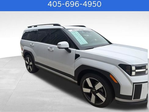 Used 2025 Hyundai Santa Fe Limited FWD image 4