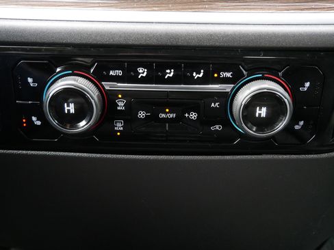 Used 2022 Chevrolet Silverado 1500 LT AWD/4WD image 14