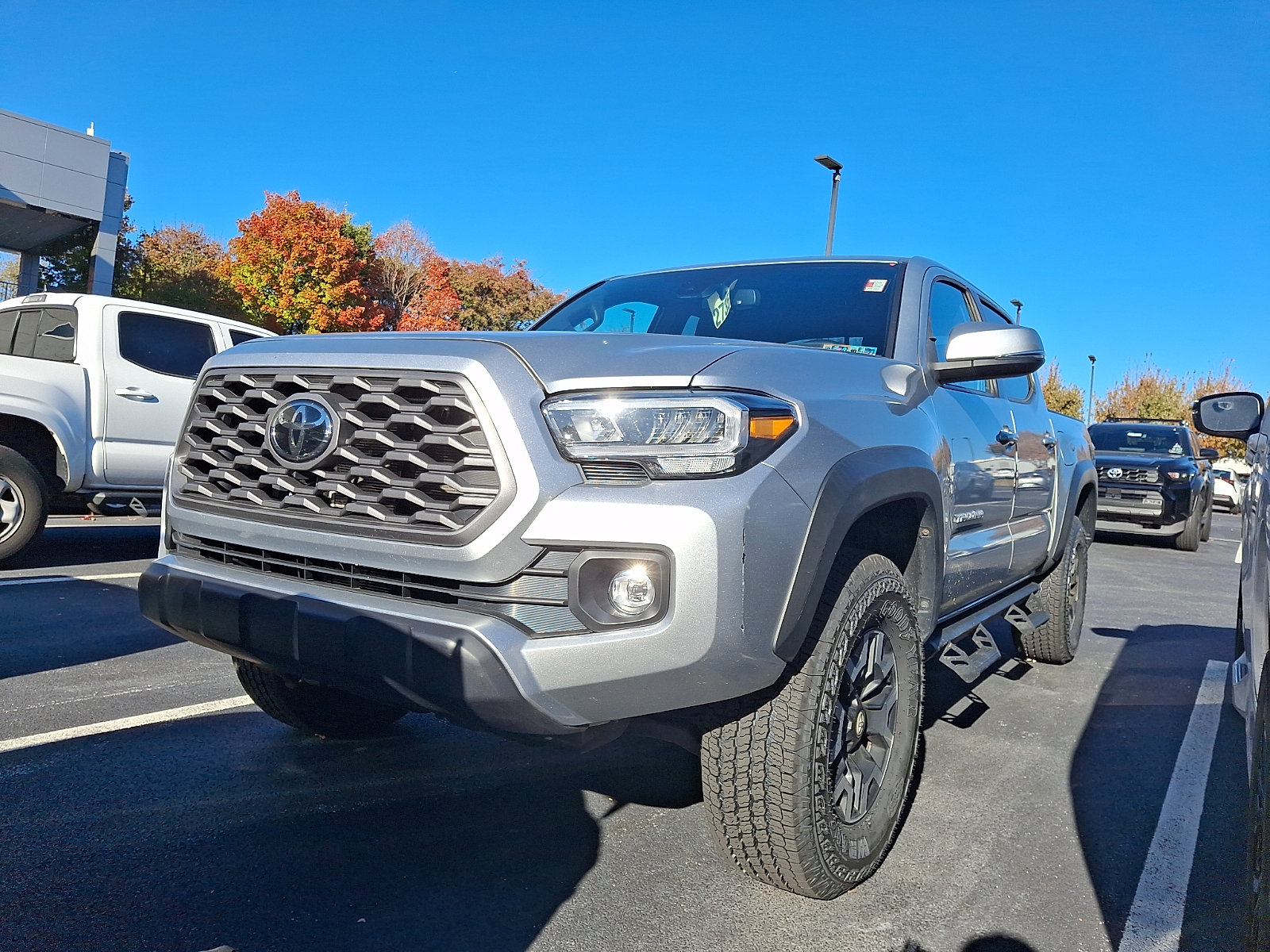 Certified 2023 Toyota Tacoma TRD Off-Road w/ Technology Package AWD/4WD image 2
