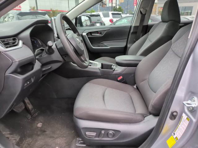 Used 2025 Toyota RAV4 XLE AWD/4WD image 11