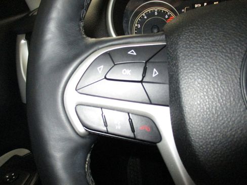 Used 2017 Jeep Cherokee Sport w/ Cold Weather Group image 20