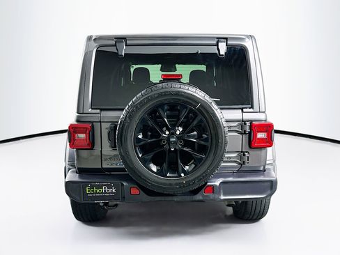Used 2025 Jeep Wrangler Unlimited Sahara AWD/4WD image 7