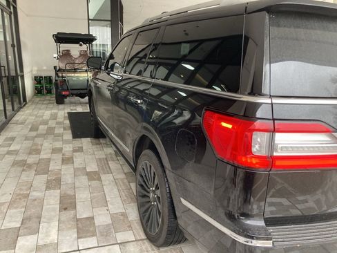 Used 2019 Lincoln Navigator Reserve image 13