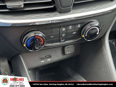 Certified 2024 Buick Encore GX Preferred FWD image 26