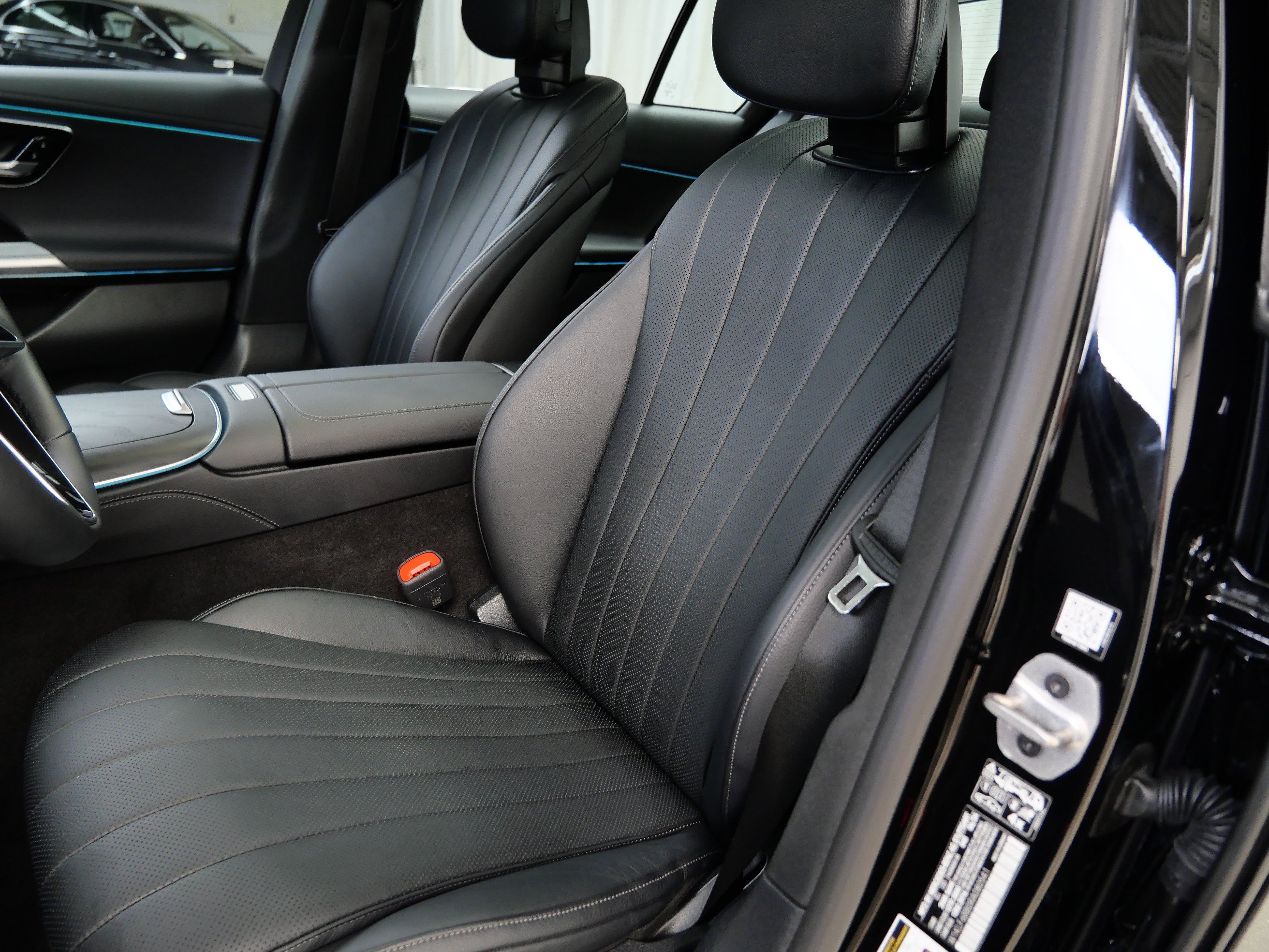 Used 2024 Mercedes-Benz E 450 4MATIC Sedan image 3